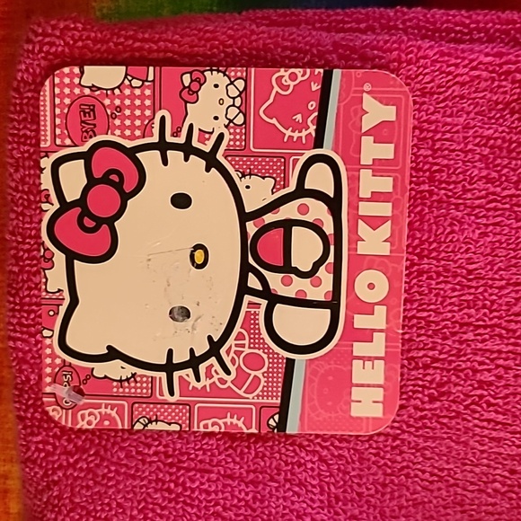 Hello kitty hand towels - Picture 3 of 3